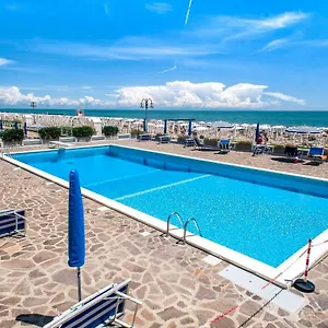 Sea View With Swimming Pool Appartamento Lido di Jesolo